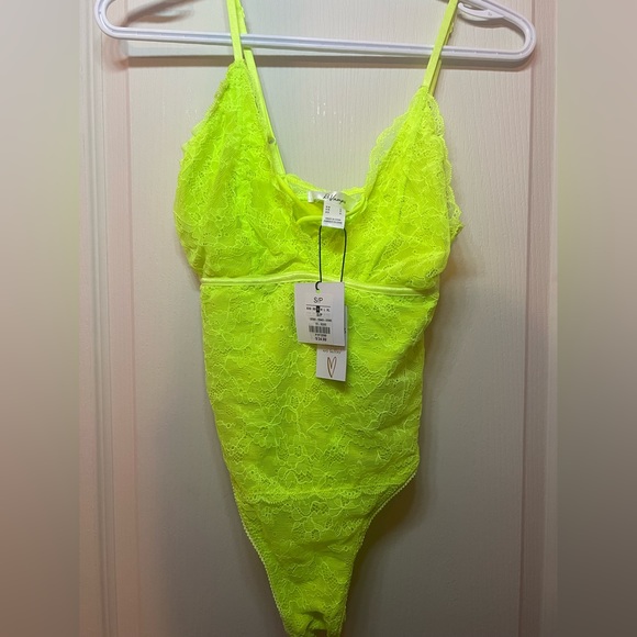 Neon green lace bodysuit NWT - Picture 1 of 2
